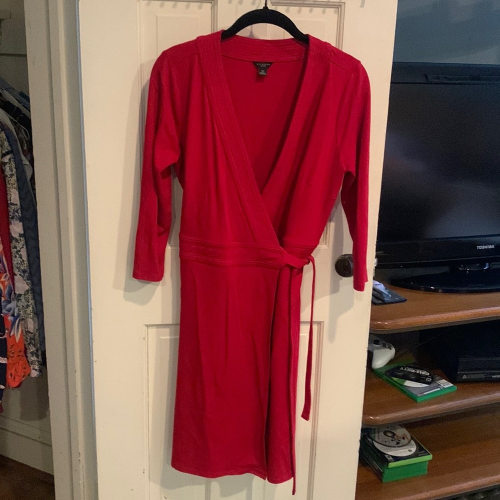 Red wraparound Ann Taylor 6P dress